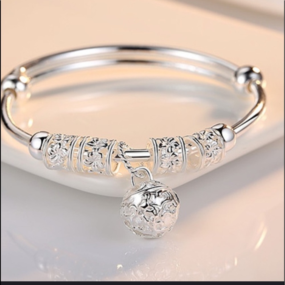 Silver adjustable bracelet